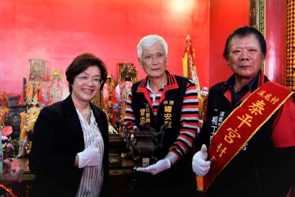 彰化新港十八庄送大爐由15村里（十八庄）參與送大爐的活動，每年都會舉行聖大爐交接典禮。（取材自彰化縣政府網站）