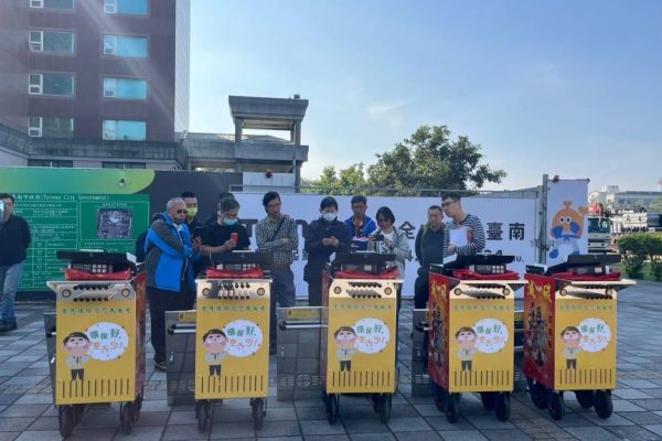 臺南市政府的環保鞭炮機可由宗教團體向區公所借用，進而達成全面宣傳環保的目標。（取材自臺南市政府網站）
