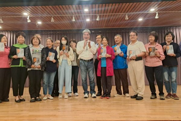 《對地球布施》專題演講吸引民眾熱烈參與。（取材自臺中市政府文化局網站）