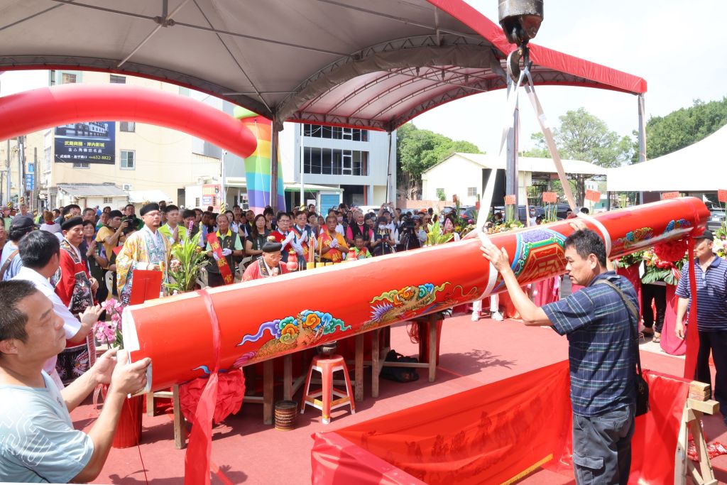 月港武廟透過正式的上梁典禮，也讓民眾了解修繕進度，也祈望武廟的眾神明保佑工程平安順利。（取材自臺南市政府網站）