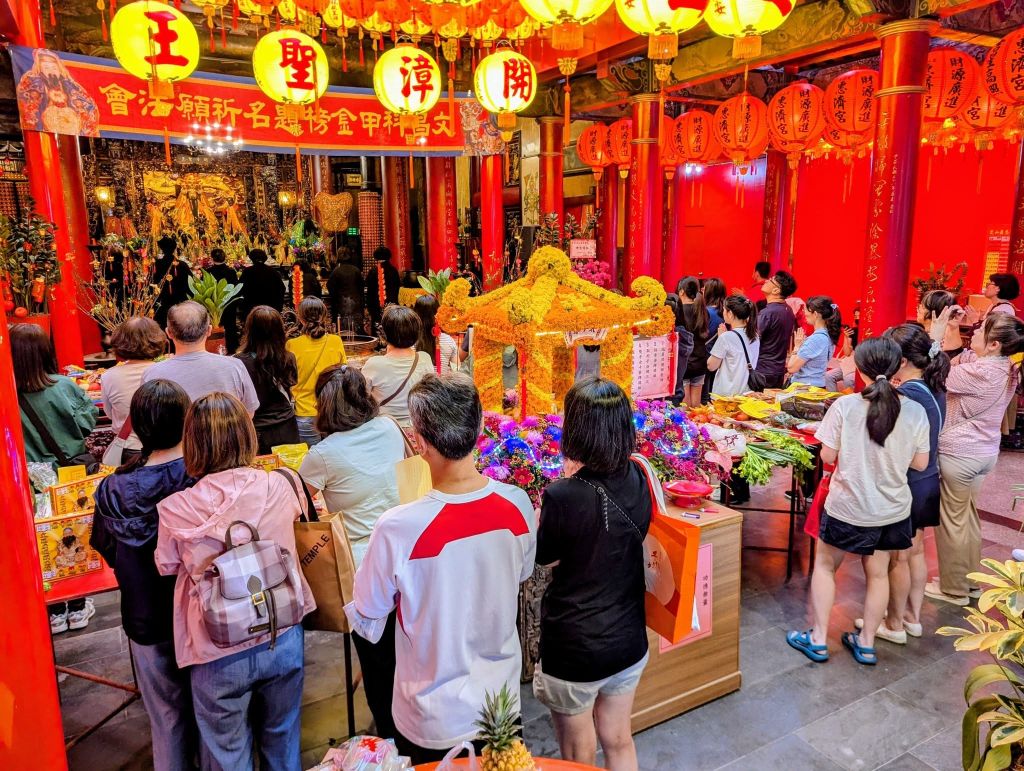 芝山巖惠濟宮現代化教育起點 摸文昌筆保考運 1 芝山巖惠濟宮是不少學子祈求考運順利的聖地。(取材自芝山巖惠濟宮FB)