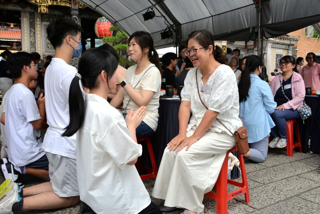 「114年度萬華區成年禮」內容豐富具有深度，吸引大批民眾參加。（取材自財團法人台北市艋舺龍山寺FB）
