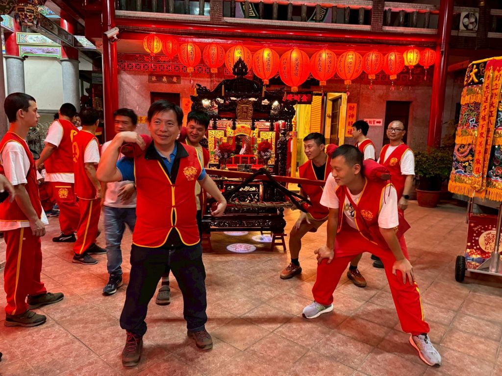 「台灣好行祈福文化小旅行」安排在地社頭夜練文化體驗活動，讓民眾能夠深入了解在地文化。（取材自桃園市政府網站）