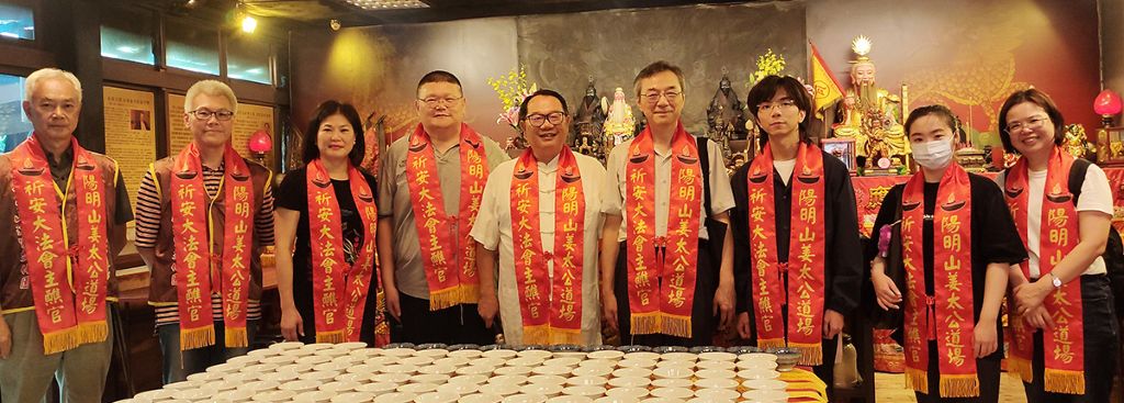 中國文化大學學生走出教室前往姜太公道場，實地理解道教文化的脈絡。（取材自華夏導報網站）