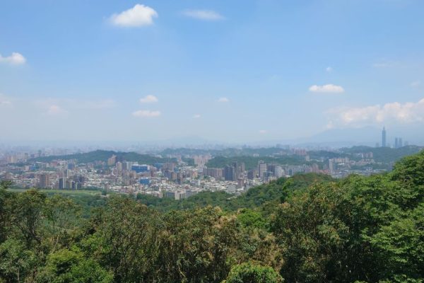 臺北大縱走飛龍步道能夠飽覽台北盆地景觀飛龍步道。（取材自臺北市政府網站）