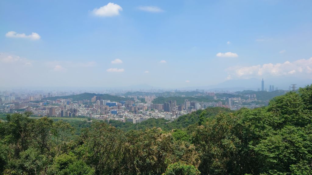臺北大縱走飛龍步道能夠飽覽台北盆地景觀飛龍步道。（取材自臺北市政府網站）