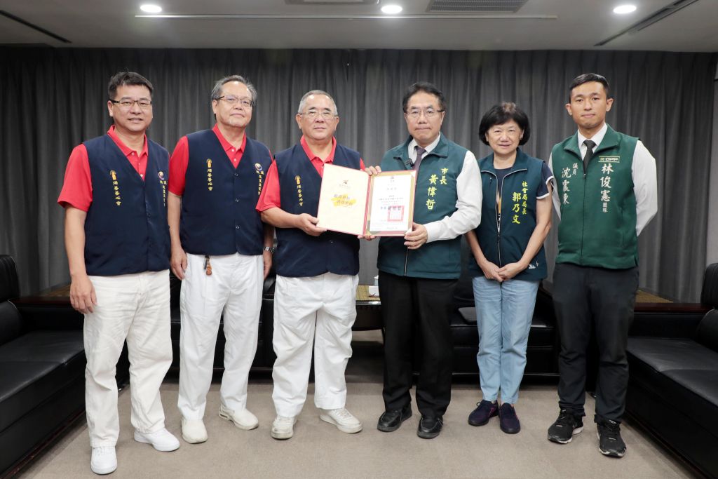 道教玉皇玉聖宮燭善善心會捐百萬 助臺南災後重建 1 台南市道教玉皇玉聖宮燭善善心會捐贈百萬響應賑災。(取材自臺南市政府網站)