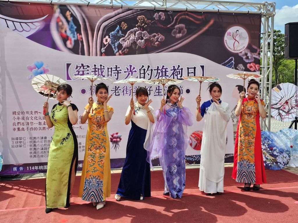 桃園文昌宮廟埕變身時光走廊，展現舊城區全新風貌。（取材自桃園市政府經濟發展局FB）