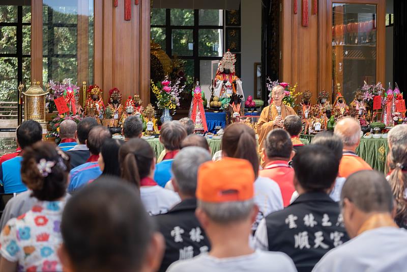 南投鹿谷「華嚴萬神嘉年華」揭幕 神尊跨宗教齊聚 1 「華嚴萬神嘉年華」象徵宗教之間的理解與尊重,更展現台灣在信仰文化上的包容與力量。(取材自大華嚴寺 Huayen World Monastery FB)