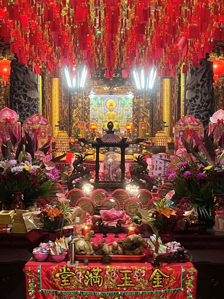 新北八里西龍巖寺 四丁觀音壯士扛不動 1 新北市八里西龍巖寺主祀之四丁觀音,造型與一般常見的白衣大士觀音略有不同。(取材自八里西龍巖FB)