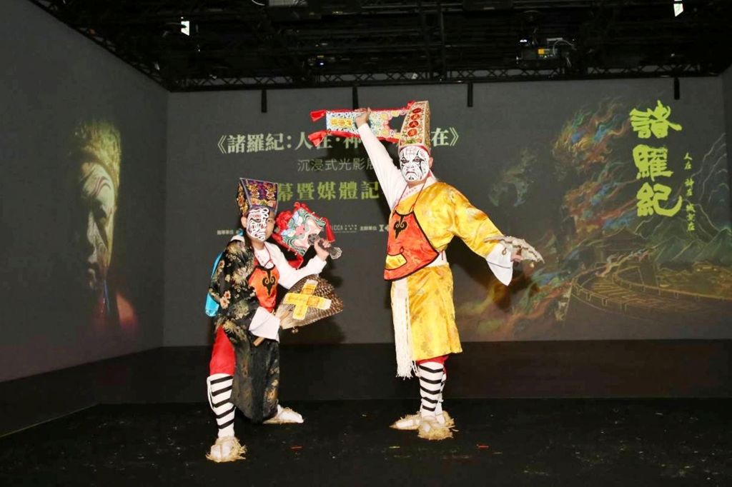 《諸羅紀：人在・神在・城就在》是以在地視角，將嘉義深厚的宗教文化與城市故事轉化為具現代感的創新展覽。（取材自嘉義市政府網站）