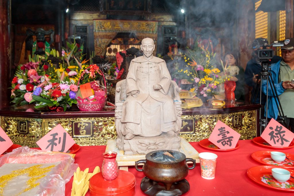 王得祿將軍與溪北六興宮關係密切，在六興宮滿200週年之際，在媽祖的指示下，特雕刻一尊王得祿泥塑神像。（取材自嘉義縣政府網站）