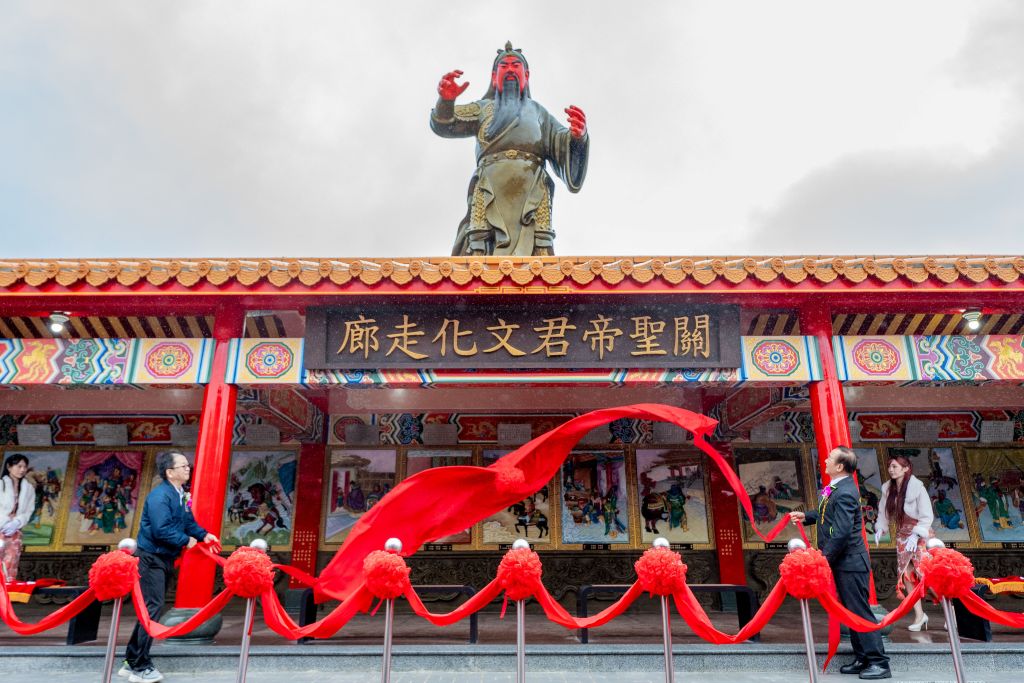 「關聖帝君文化走廊」呈現關帝聖蹟，讓信眾更了解關公的內涵。（取材自桃園市政府網站）