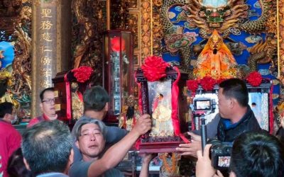 睽違兩年「熔金」再現 雲林五股開臺尊王過爐大典起駕百年香路萬人同行