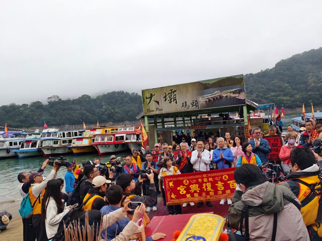 「大溪百吉復興宮開漳聖王慶典暨石門水庫媽祖水上遶境」兼具民俗信仰、文化與環境教育。（取材自桃園市政府網站）