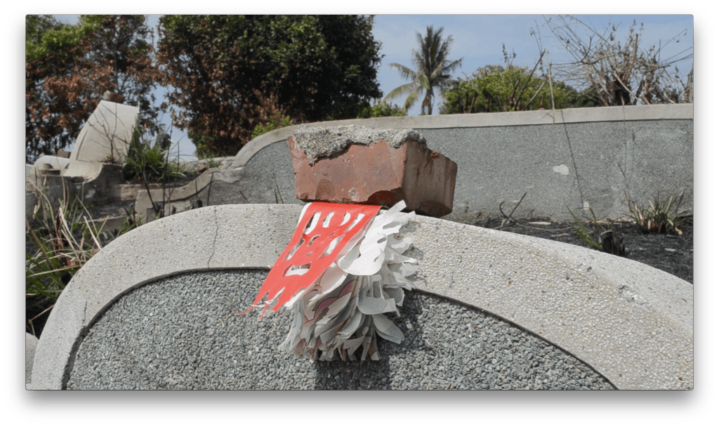 壽紙是華人在清明等節慶掃墓時壓在墳墓上的紙錢。（取材自國家文化記憶庫網站）