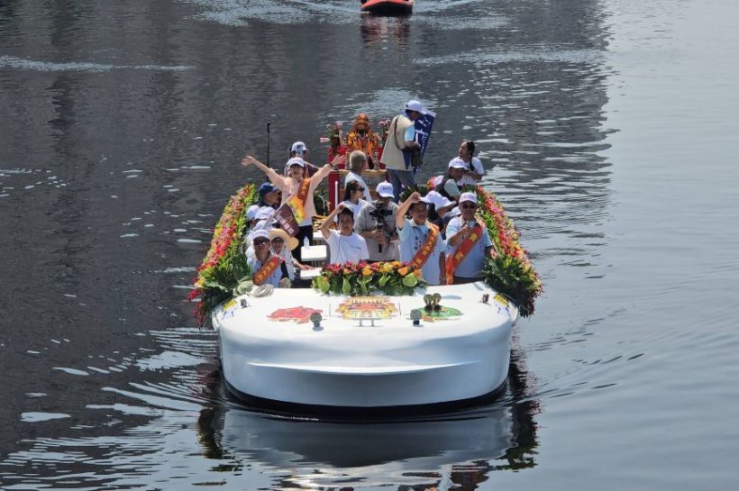 臺南媽祖開運河時隔百年再現 鎮南媽登船水陸遶境大會師