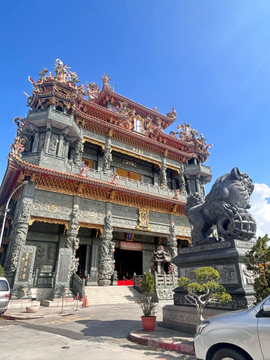 大灣凌霄寶殿武龍宮兩位主神 玉皇上帝、玄天上帝與在地緊密連結 1 大灣凌霄寶殿武龍宮與在地民眾緊密連結。(取材自凌霄寶殿武龍宮FB)