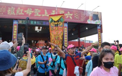 五間厝股相隔30年輪值 「無廟媽祖」六房媽過爐信徒隨行祈福