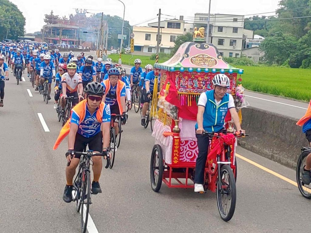 2天1夜、345公里鐵馬進香 苗栗市天后宮特有客家文化 1 苗栗市天后宮的鐵馬進香活動充滿特色。(取材自苗栗市天后宮FB)