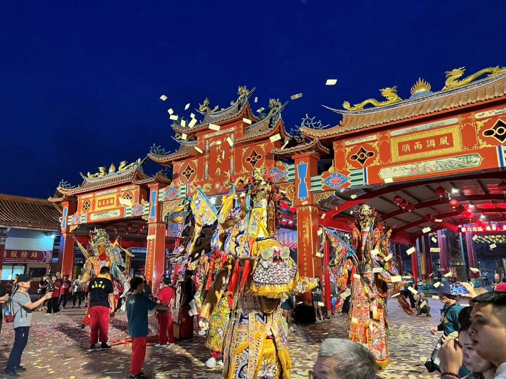 今年度的「南鯤鯓代天府五府千歲進香期」正式登場，每日香火鼎盛、人潮絡繹不絕。（取材自南鯤鯓代天府FB）
