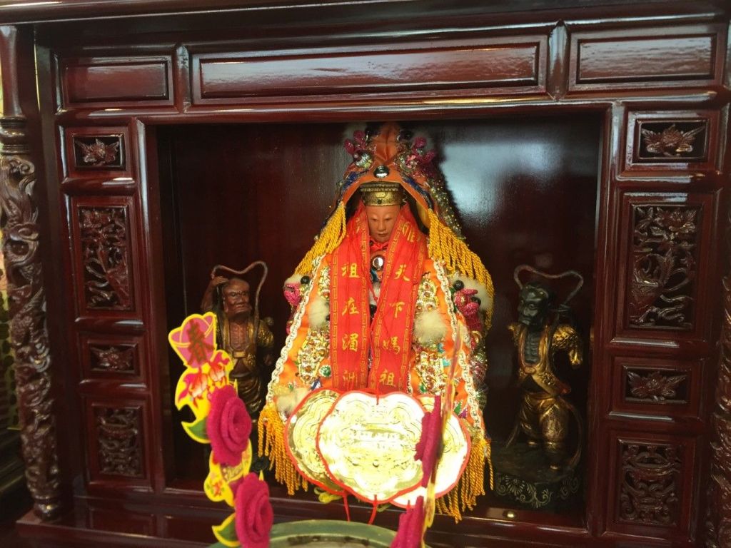 茶商守護神「茶郊媽祖」 百年歷史守護行業 1 台北市茶商業同業公會奉祀的茶郊媽祖法像莊嚴。(取材自國家文化記憶庫網站)