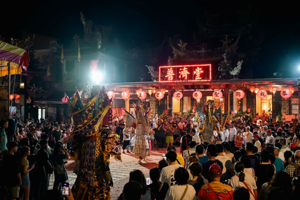 大溪普濟堂關聖帝君1867周年聖誕慶典鬧熱滾滾 爭取登錄國定重要民俗 1 「大溪普濟堂關聖帝君聖誕慶典」集結展現32個社頭長年保存關聖帝君信仰、民俗技藝的用心與努力。(取材自桃園市政府網站)