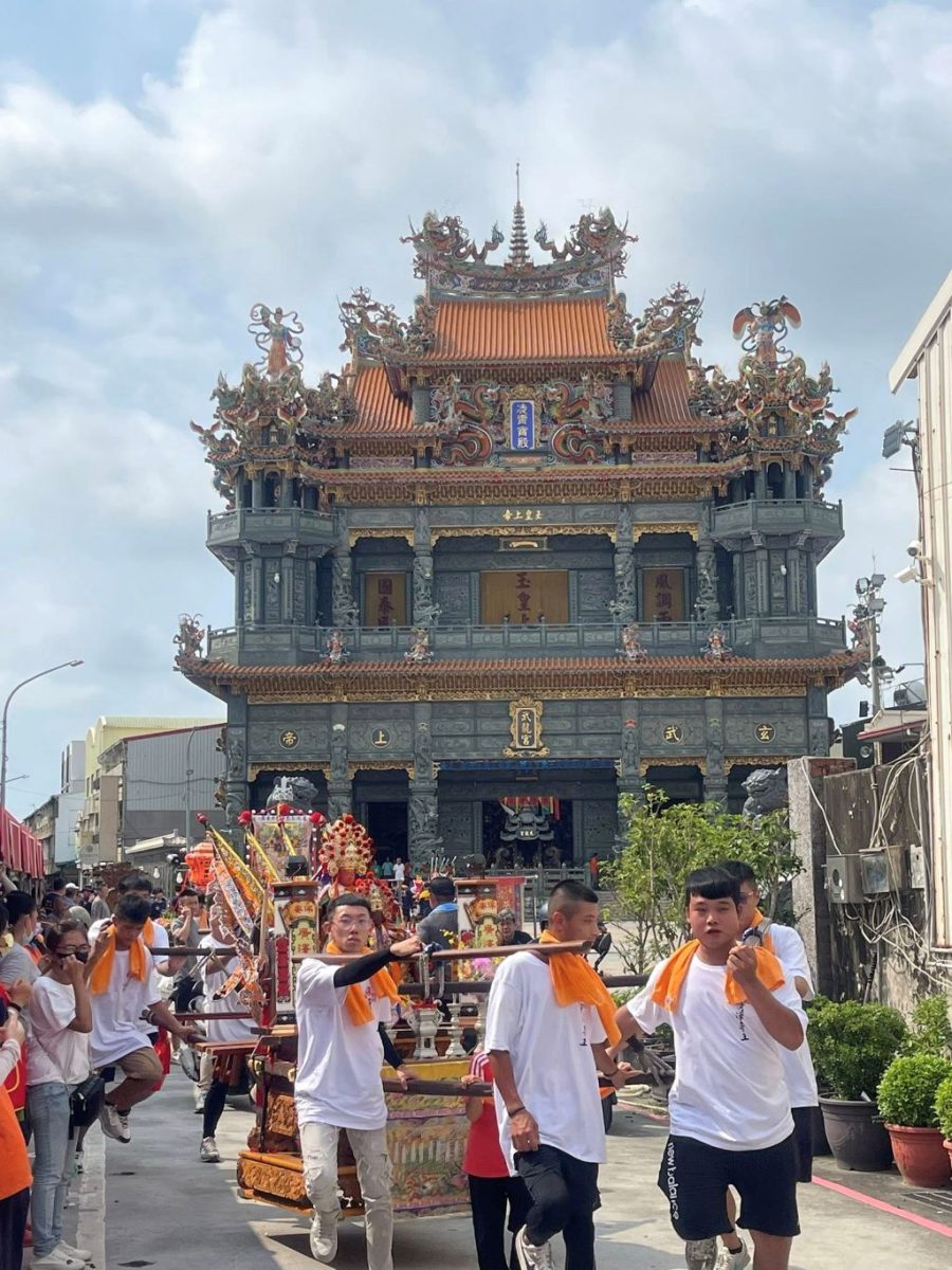 大灣凌霄寶殿武龍宮 玉皇上帝、玄武上帝兩主神同時坐鎮 1 大灣凌霄寶殿武龍宮,又稱「天公廟」,是一座擁有兩位主神的廟宇。(取材自凌霄寶殿-武龍宮FB)