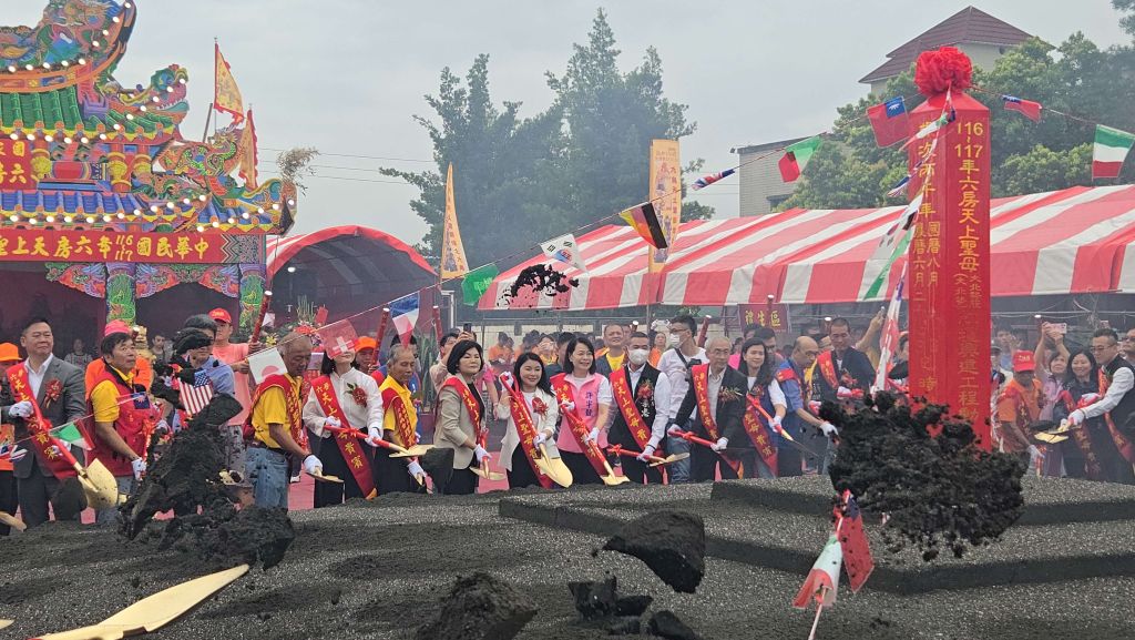 大北勢股116至117年輪值 「雲林六房媽過爐」紅壇正式動土 1 六房媽大北勢股紅壇動土儀式,祈求紅壇興建工程能平安順利。(取材自雲林縣政府網站)